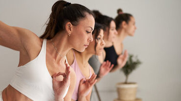 Vinyasa Yoga vs Hatha Yoga: Which One is Better for You?