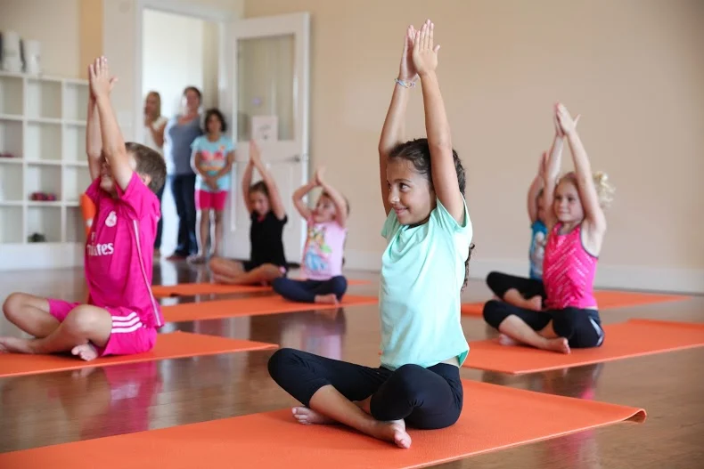 Fun Winter-Themed Yoga for Kids: Let’s Become Snowflakes and Polar Bears!